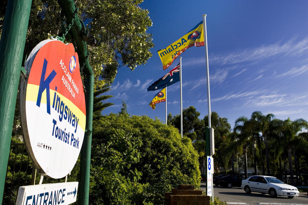 Отель Acclaim Kingsway Tourist Park Madeley Экстерьер фото